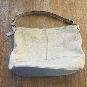 Vintage Coach White Pebbled Leather Shoulder Bag